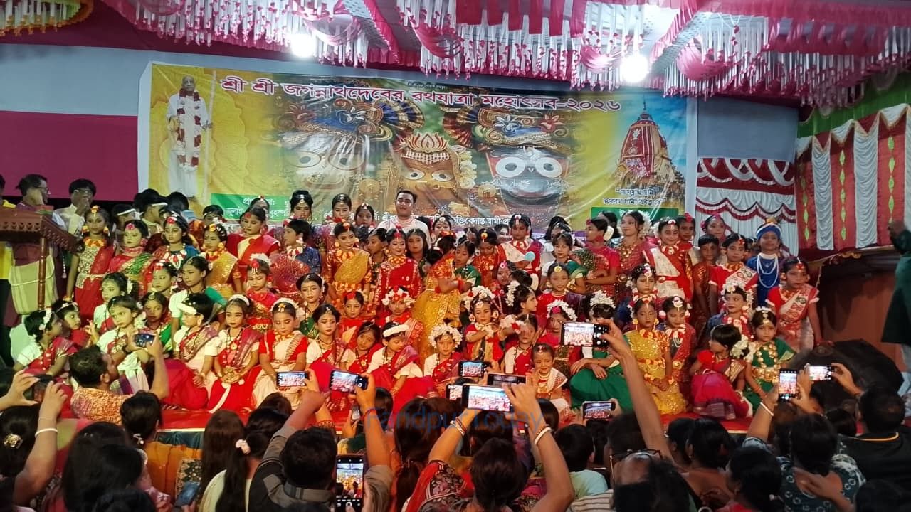 রথযাত্রা উপলক্ষে ফরিদপুর ইসকন মন্দিরে নৃত্যালয়ের বর্ণাঢ্য সাংস্কৃতিক অনুষ্ঠান